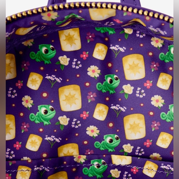 Disney’s Tangled 
Rapunzel & Flynn Rider 
Lantern 
Light Up 
Mini
Backpack
